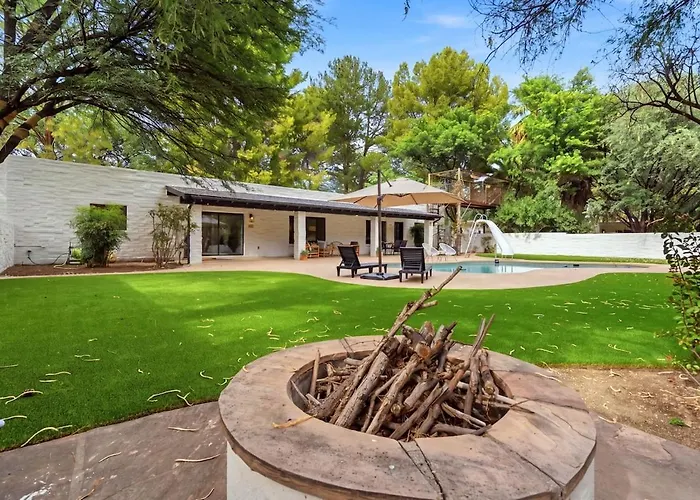 Golf & Pool Oasis Retreat Holiday home