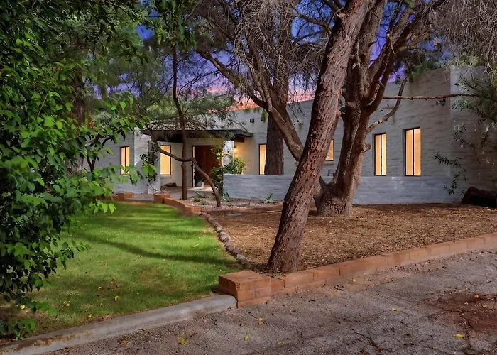Golf & Pool Oasis Retreat Holiday home